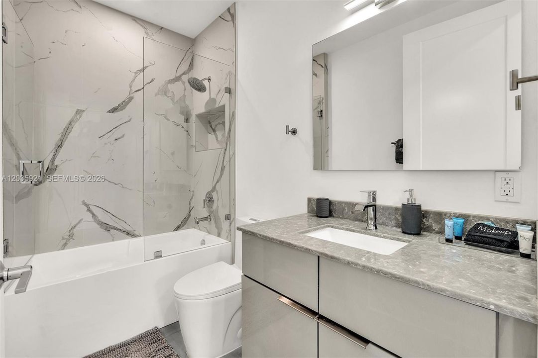For Rent: $4,980 (3 beds, 3 baths, 1724 Square Feet)