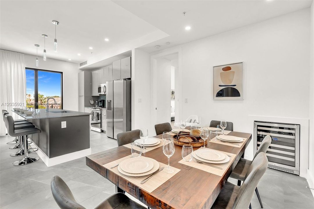 For Rent: $4,980 (3 beds, 3 baths, 1724 Square Feet)