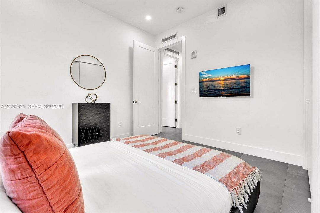 For Rent: $4,980 (3 beds, 3 baths, 1724 Square Feet)