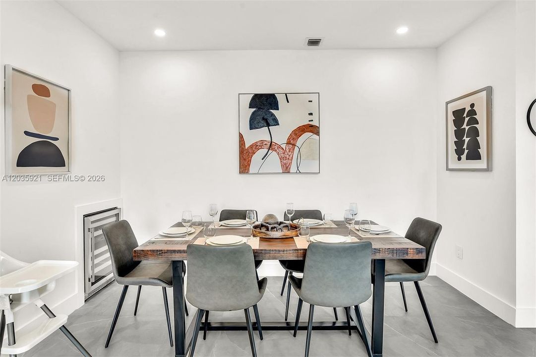 For Rent: $4,980 (3 beds, 3 baths, 1724 Square Feet)