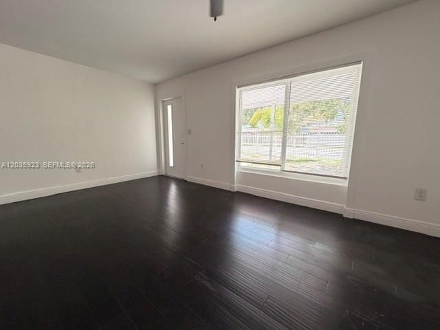 В аренду: $2,800 (2 спален, 1 ванн, 1227 Квадратных фут)