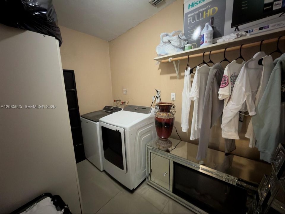 На продажу: $980,000 (6 спален, 5 ванн, 3383 Квадратных фут)