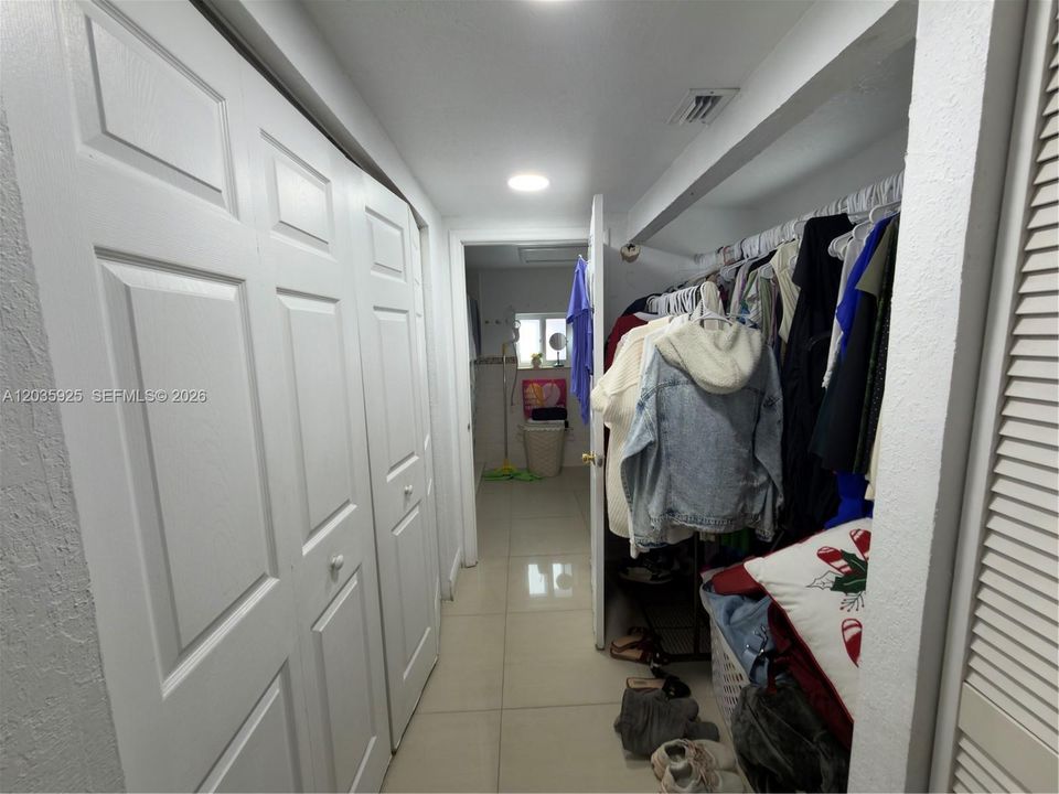 На продажу: $980,000 (6 спален, 5 ванн, 3383 Квадратных фут)