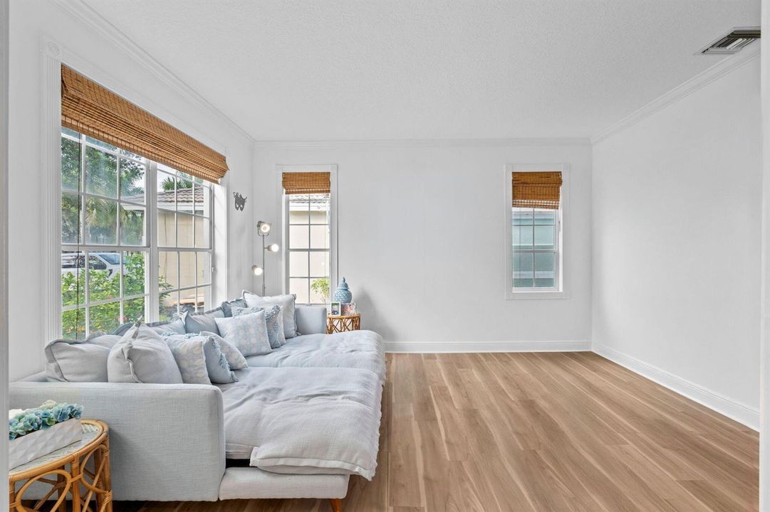 5-web-or-mls-A7406664