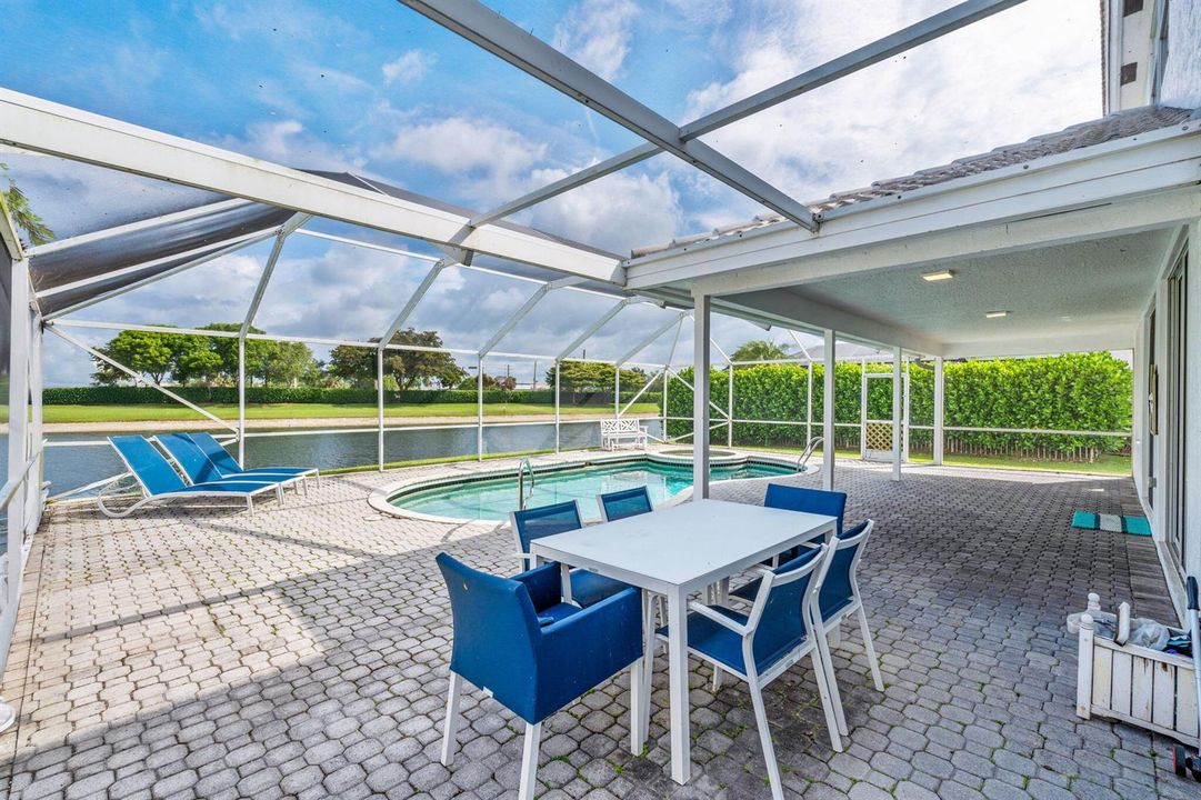 49-web-or-mls-A7406769
