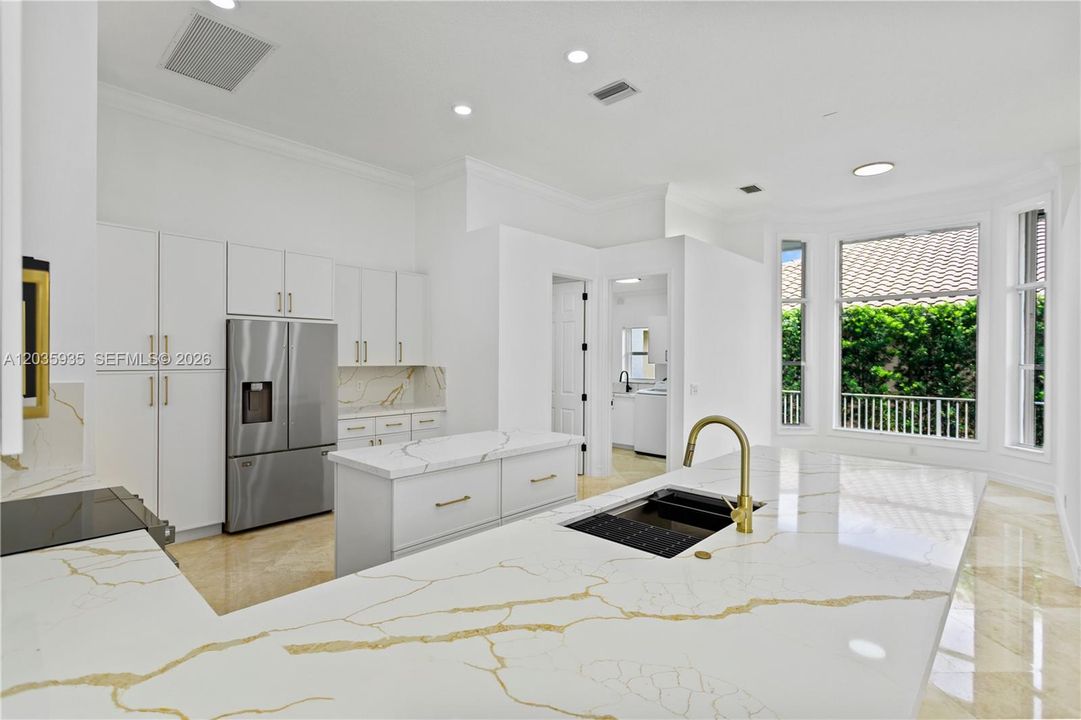 En Venta: $1,649,000 (4 camas, 2 baños, 2833 Pies cuadrados)