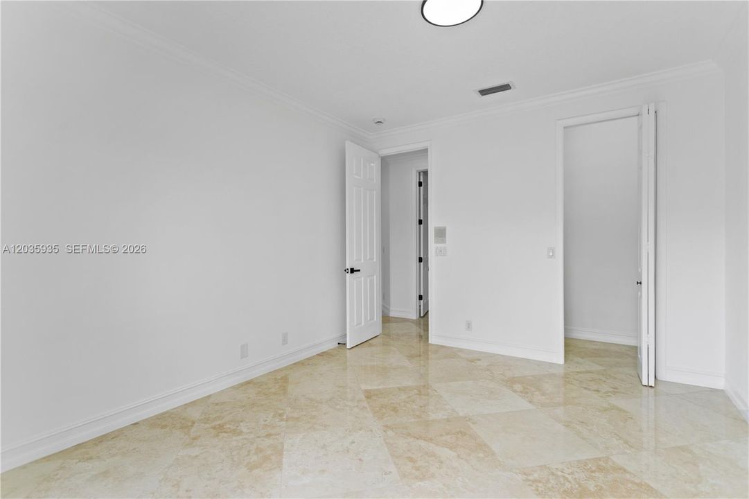 En Venta: $1,649,000 (4 camas, 2 baños, 2833 Pies cuadrados)