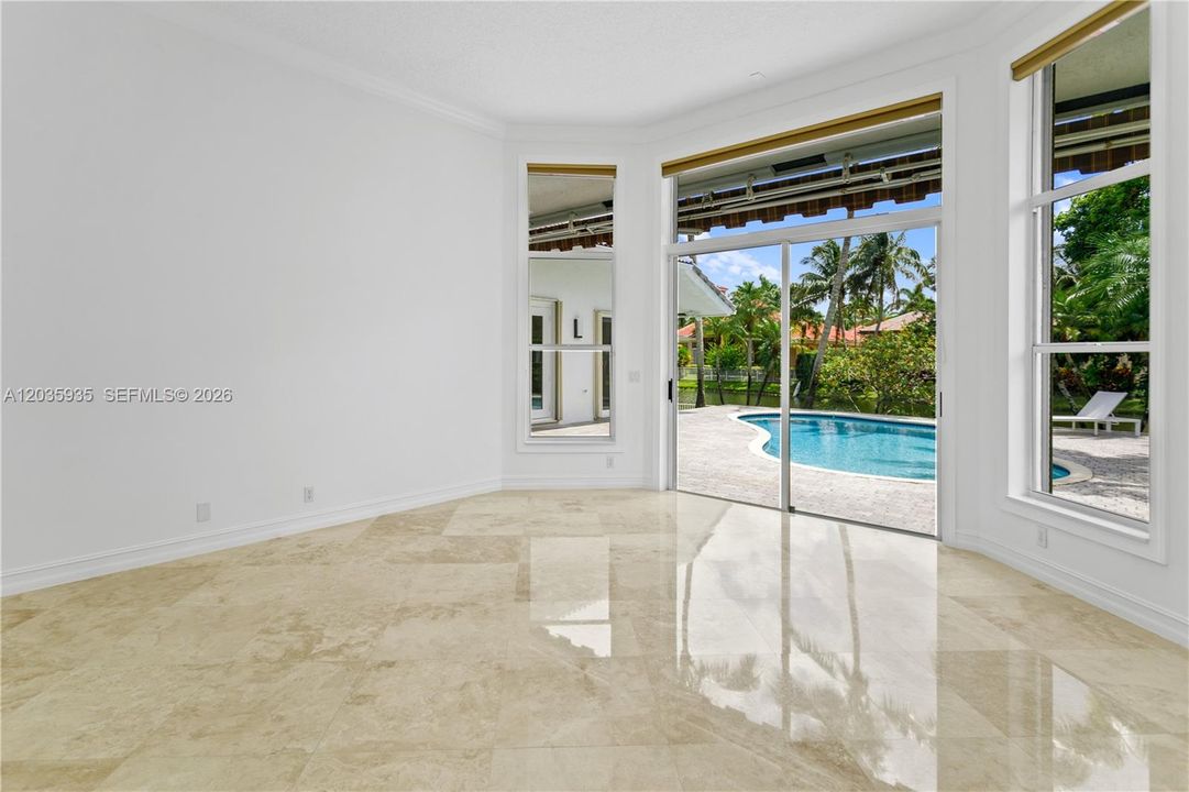 En Venta: $1,649,000 (4 camas, 2 baños, 2833 Pies cuadrados)