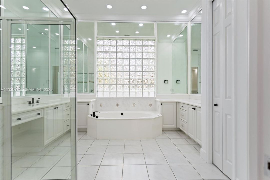 En Venta: $1,649,000 (4 camas, 2 baños, 2833 Pies cuadrados)
