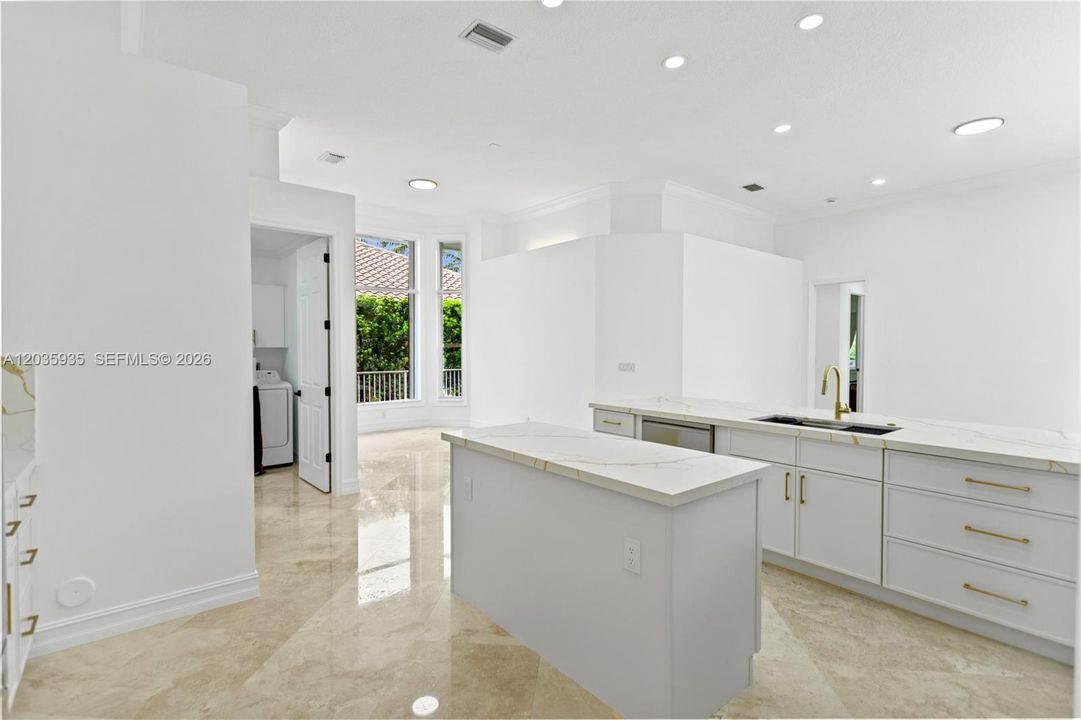 En Venta: $1,649,000 (4 camas, 2 baños, 2833 Pies cuadrados)