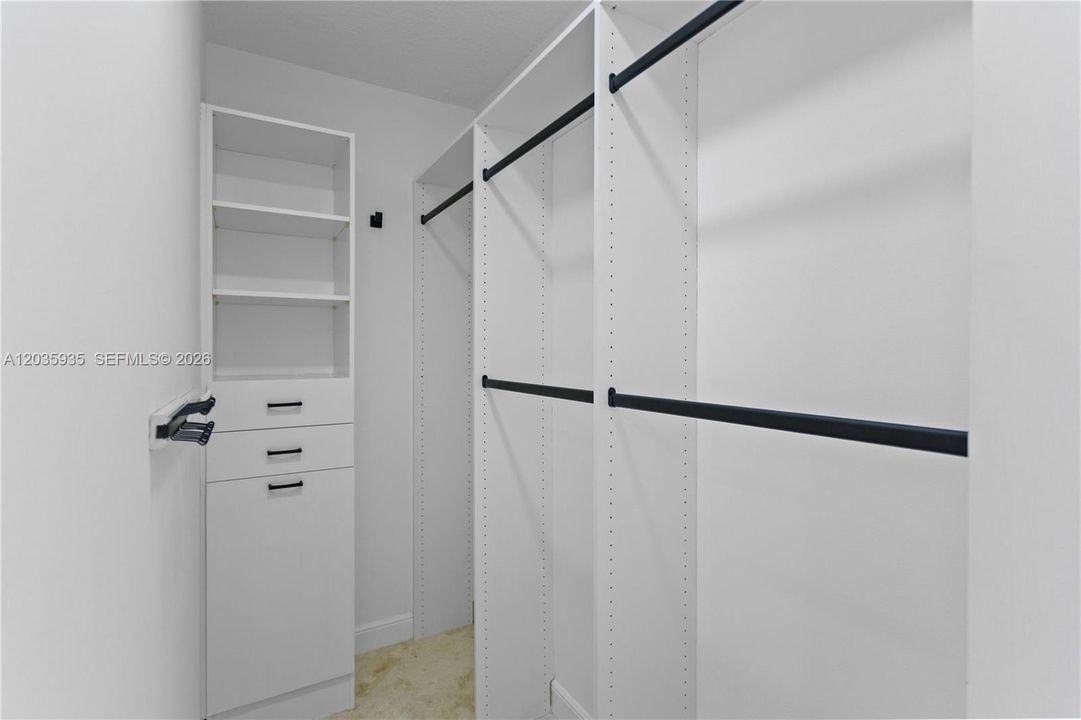 En Venta: $1,649,000 (4 camas, 2 baños, 2833 Pies cuadrados)
