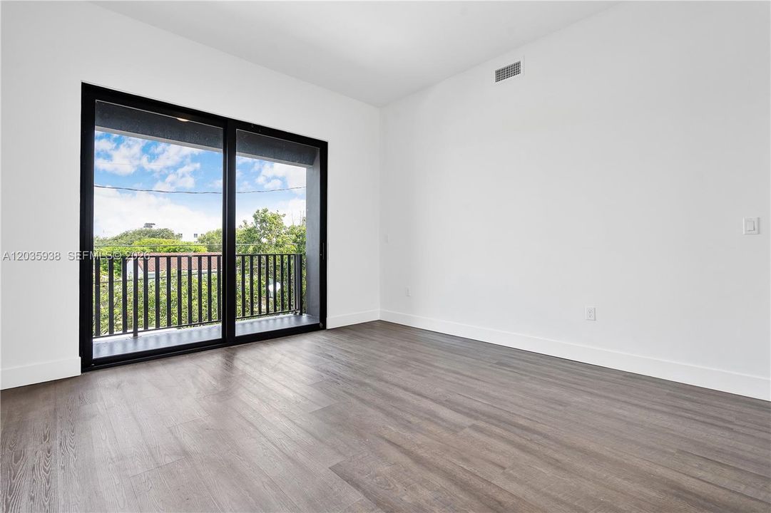 For Rent: $3,200 (3 beds, 2 baths, 1600 Square Feet)