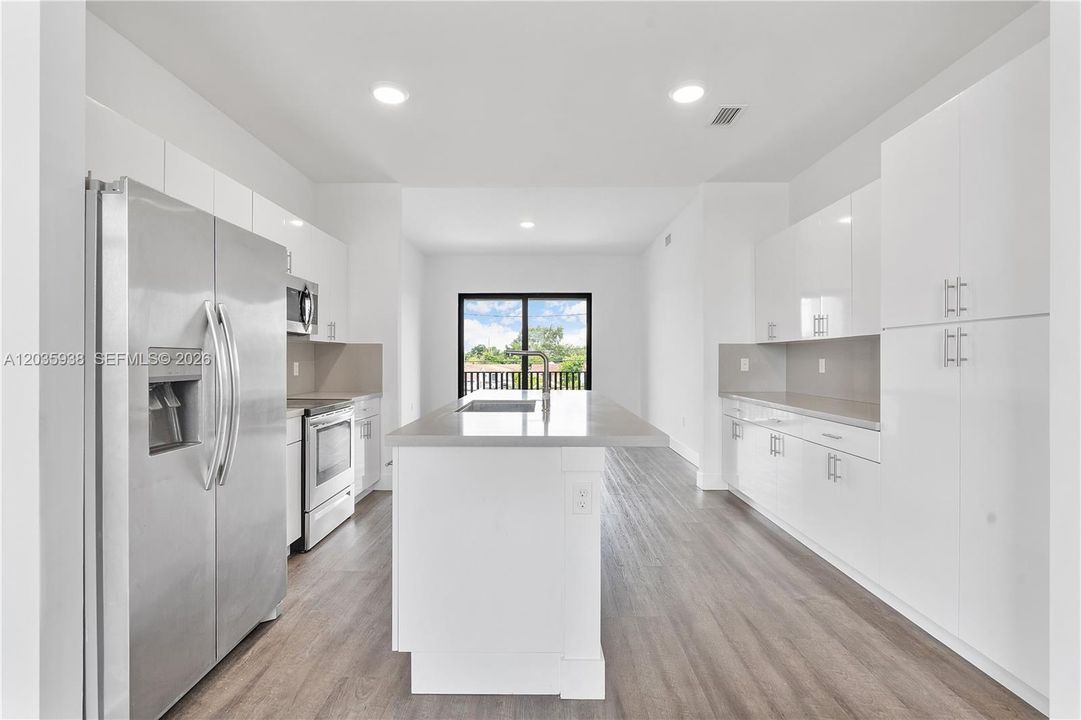 For Rent: $3,200 (3 beds, 2 baths, 1600 Square Feet)