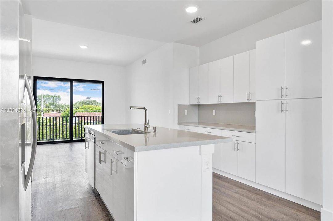 For Rent: $3,200 (3 beds, 2 baths, 1600 Square Feet)