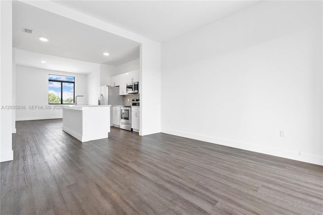 For Rent: $3,200 (3 beds, 2 baths, 1600 Square Feet)