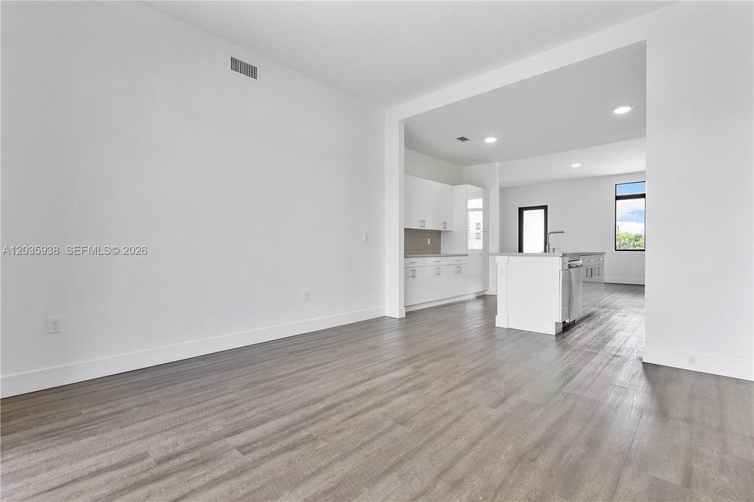 For Rent: $3,200 (3 beds, 2 baths, 1600 Square Feet)