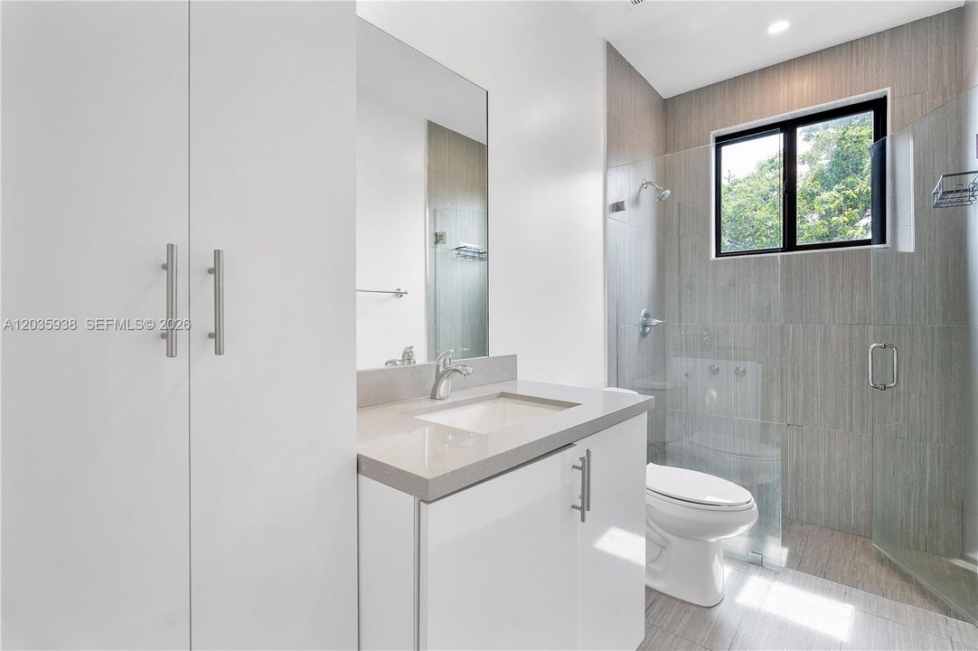For Rent: $3,200 (3 beds, 2 baths, 1600 Square Feet)