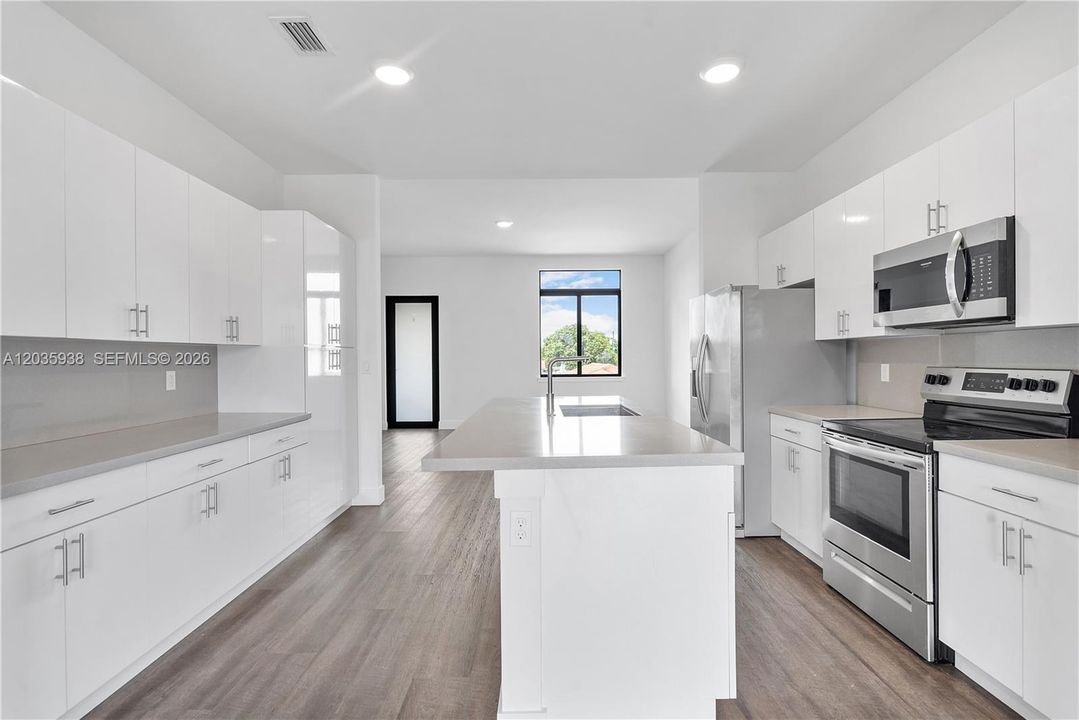 For Rent: $3,200 (3 beds, 2 baths, 1600 Square Feet)