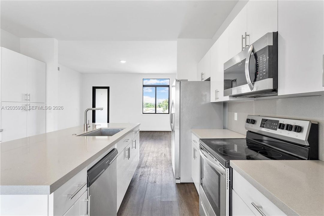 For Rent: $3,200 (3 beds, 2 baths, 1600 Square Feet)