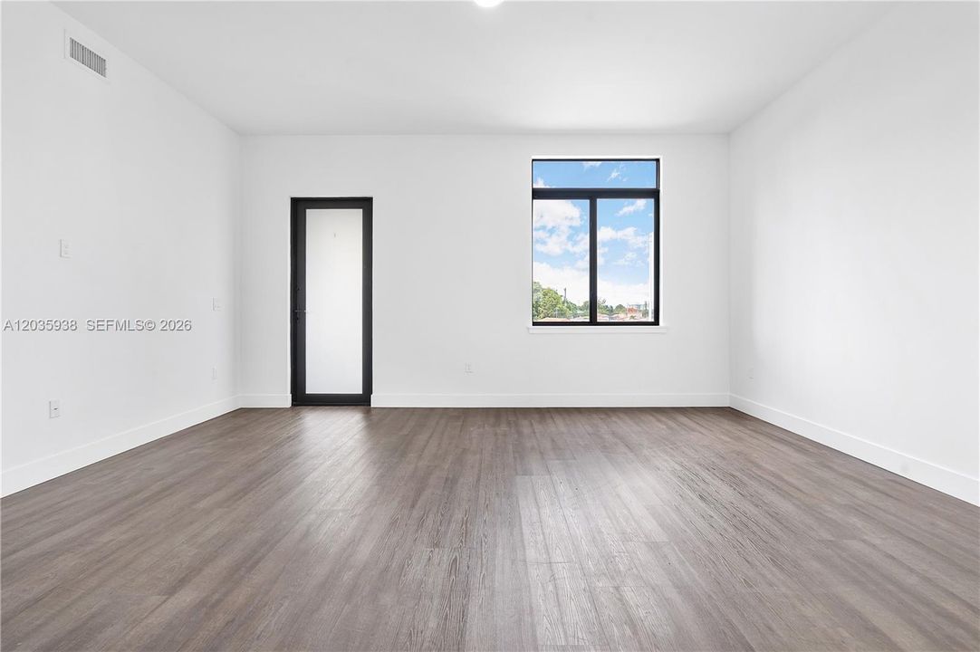 For Rent: $3,200 (3 beds, 2 baths, 1600 Square Feet)