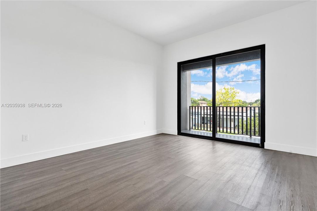 For Rent: $3,200 (3 beds, 2 baths, 1600 Square Feet)