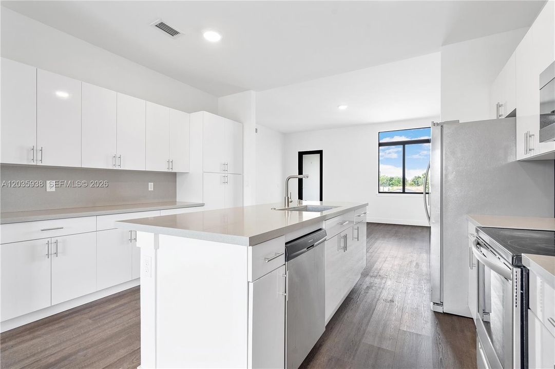 For Rent: $3,200 (3 beds, 2 baths, 1600 Square Feet)