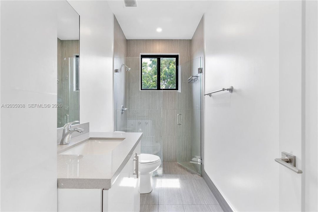 For Rent: $3,200 (3 beds, 2 baths, 1600 Square Feet)