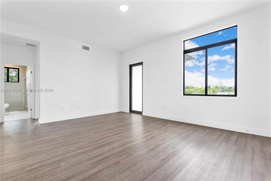 For Rent: $3,200 (3 beds, 2 baths, 1600 Square Feet)