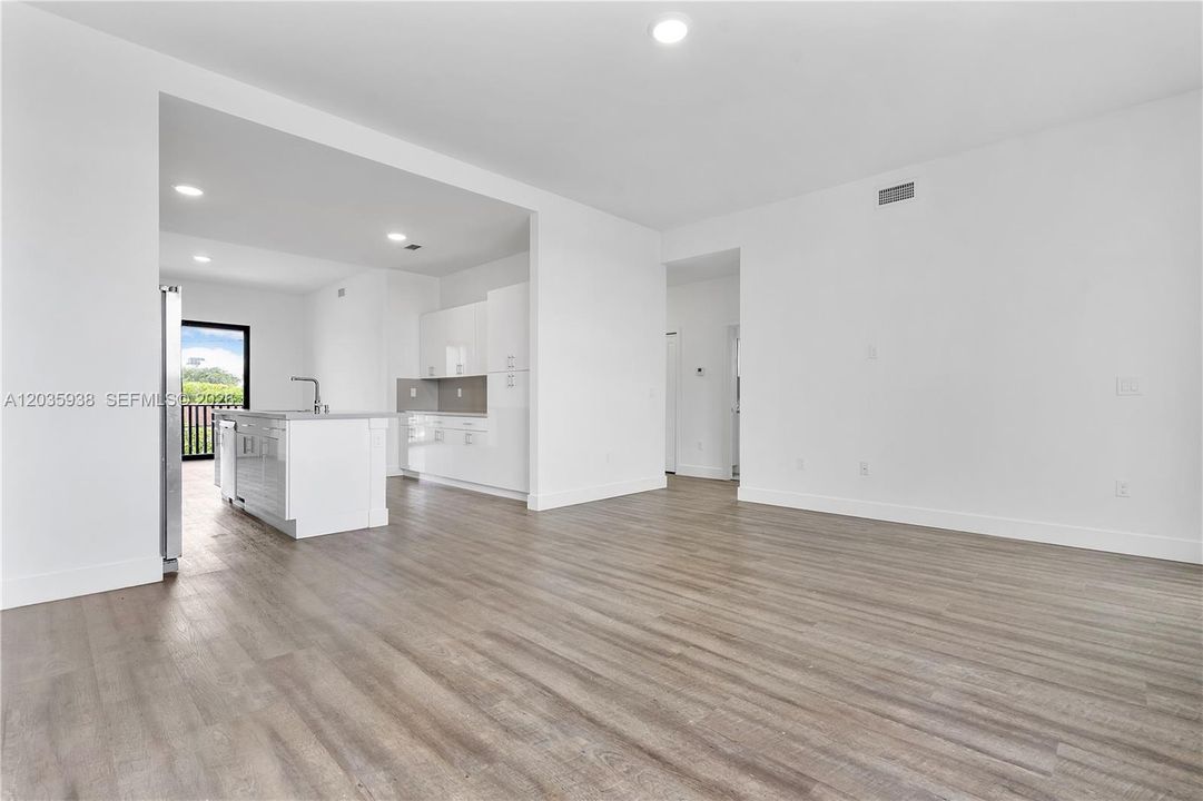 For Rent: $3,200 (3 beds, 2 baths, 1600 Square Feet)