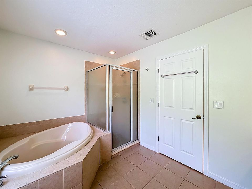 6416 Las Palmas Way-40