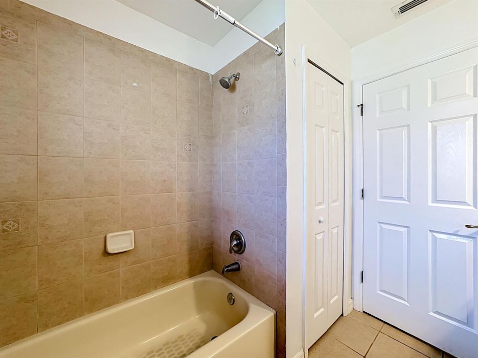 6416 Las Palmas Way-45