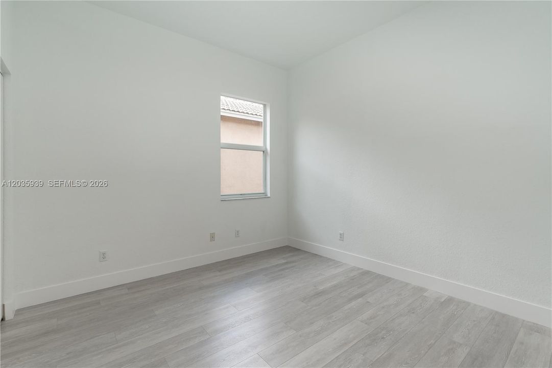 Activo con contrato: $5,350 (4 camas, 2 baños, 2172 Pies cuadrados)