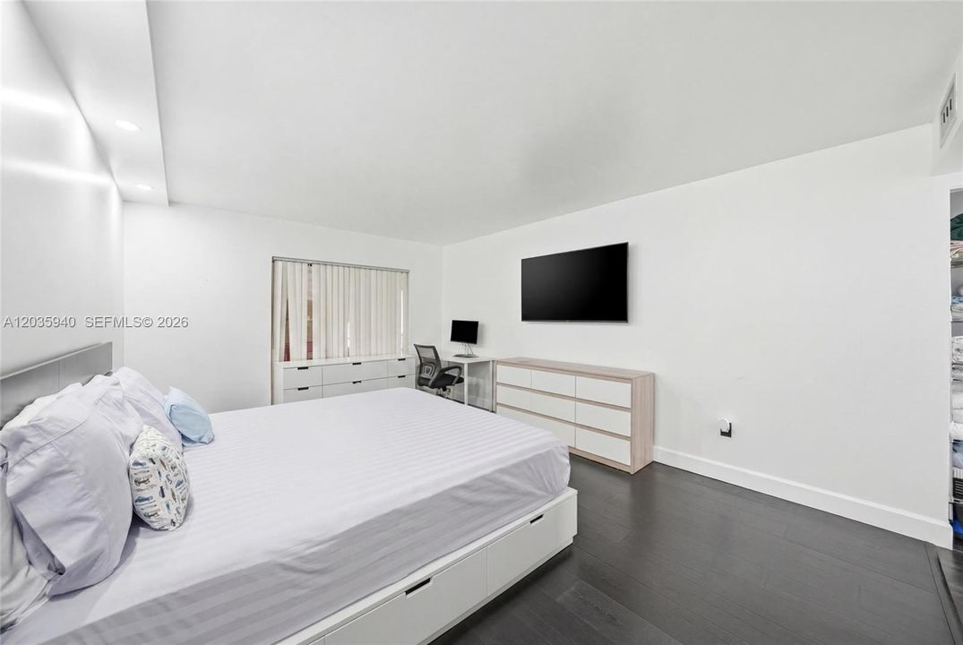 For Sale: $255,000 (2 beds, 2 baths, 1120 Square Feet)