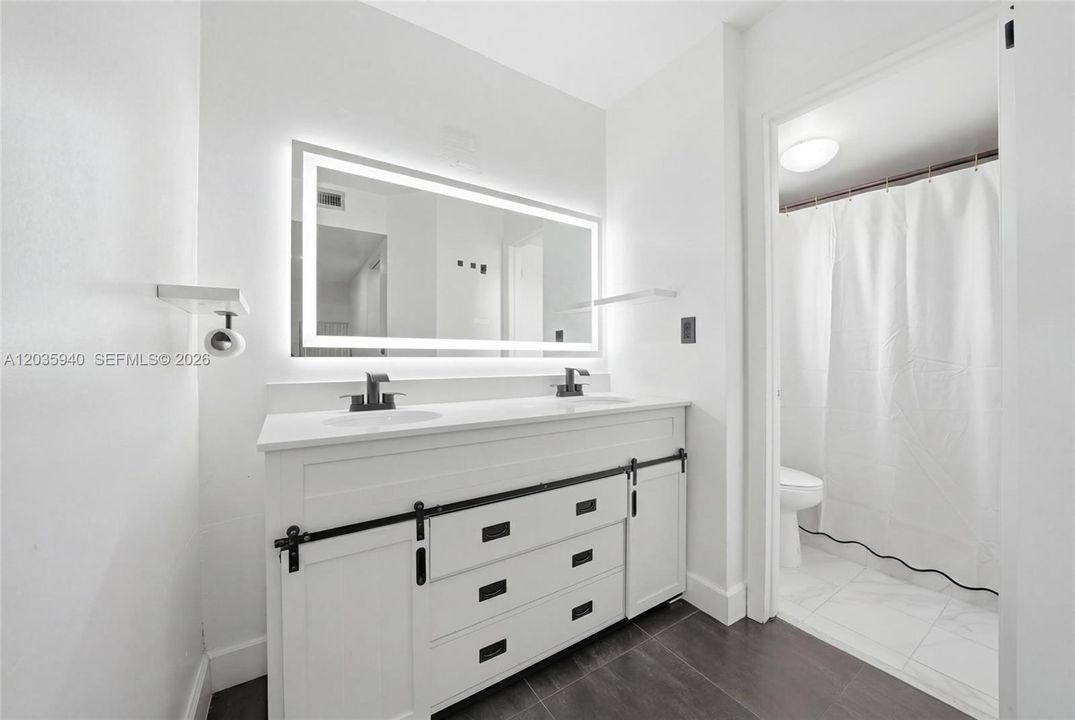 For Sale: $255,000 (2 beds, 2 baths, 1120 Square Feet)