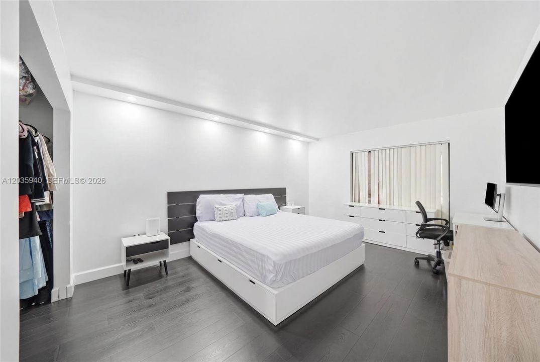 For Sale: $255,000 (2 beds, 2 baths, 1120 Square Feet)