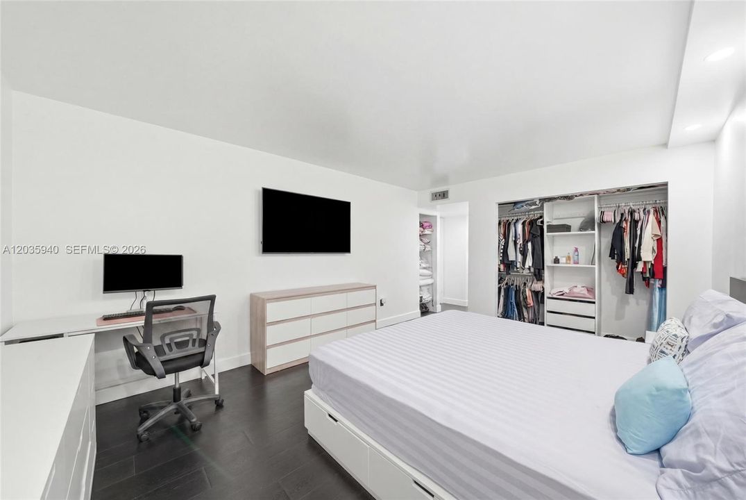 For Sale: $255,000 (2 beds, 2 baths, 1120 Square Feet)