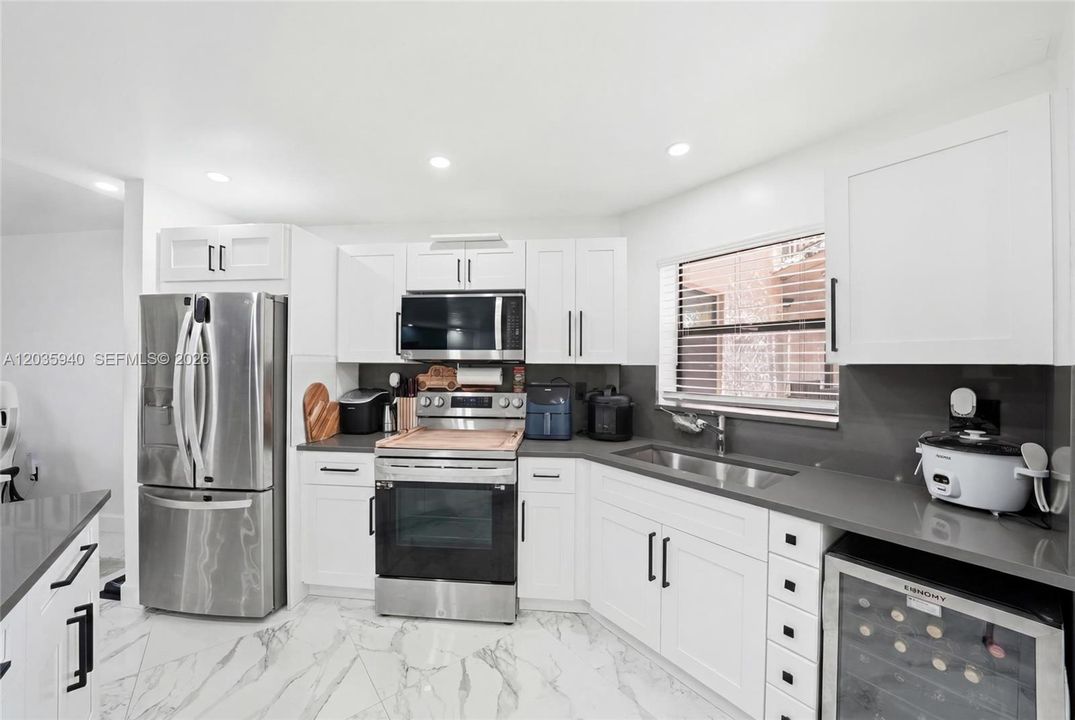 For Sale: $255,000 (2 beds, 2 baths, 1120 Square Feet)