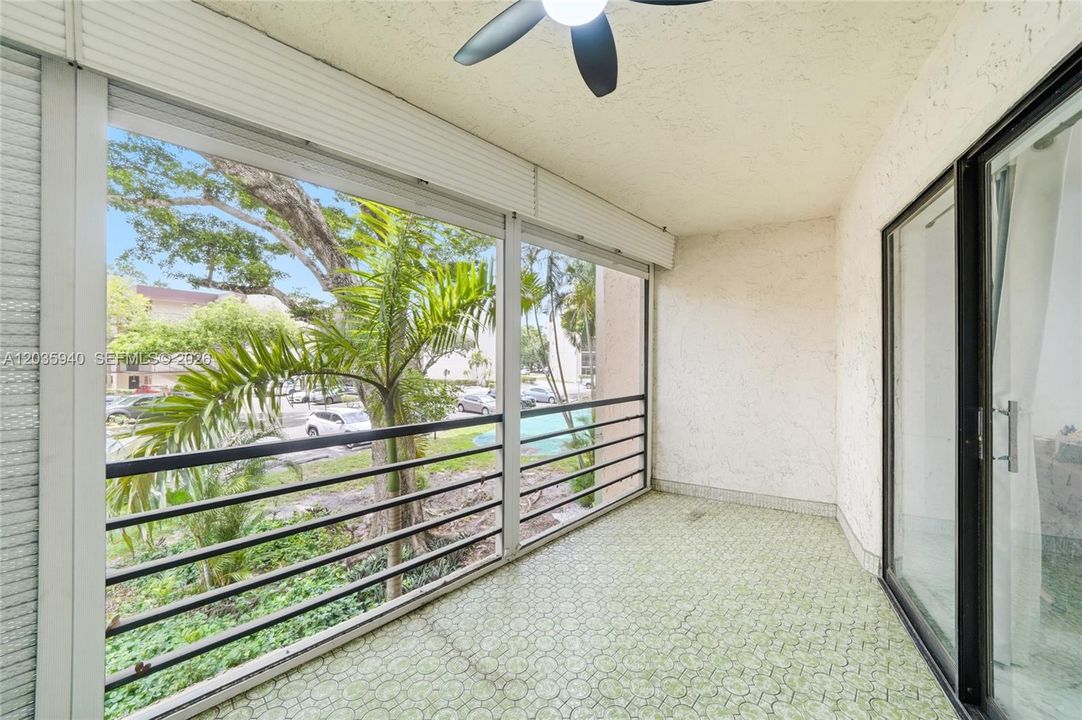 For Sale: $255,000 (2 beds, 2 baths, 1120 Square Feet)