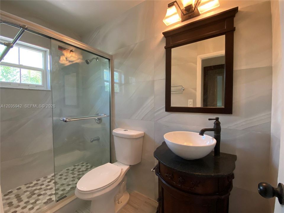 For Rent: $5,600 (5 beds, 3 baths, 3040 Square Feet)