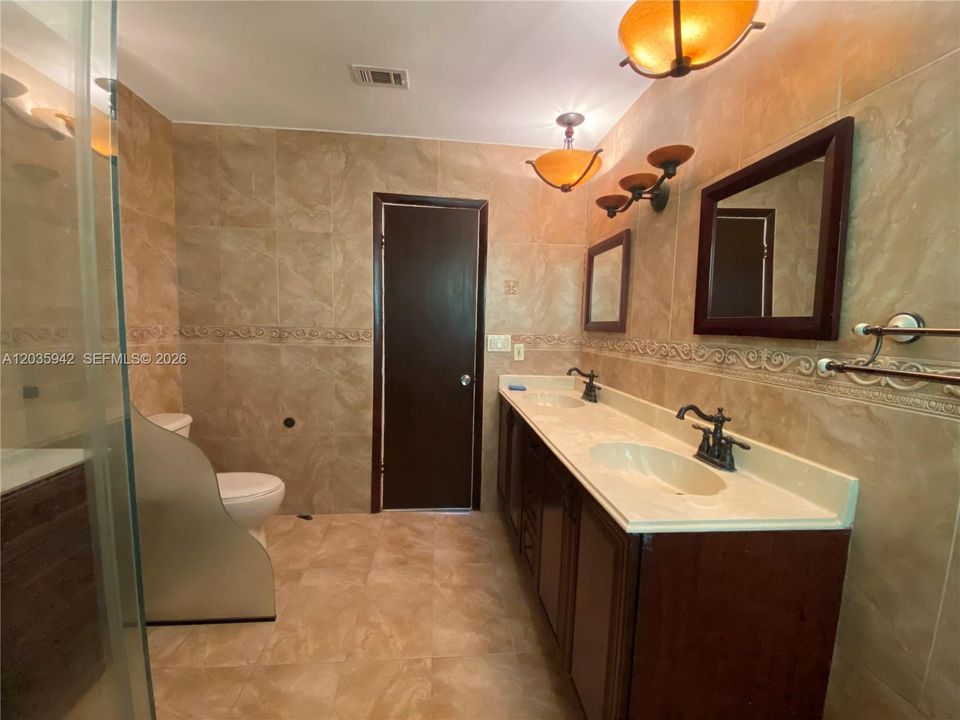 For Rent: $5,600 (5 beds, 3 baths, 3040 Square Feet)