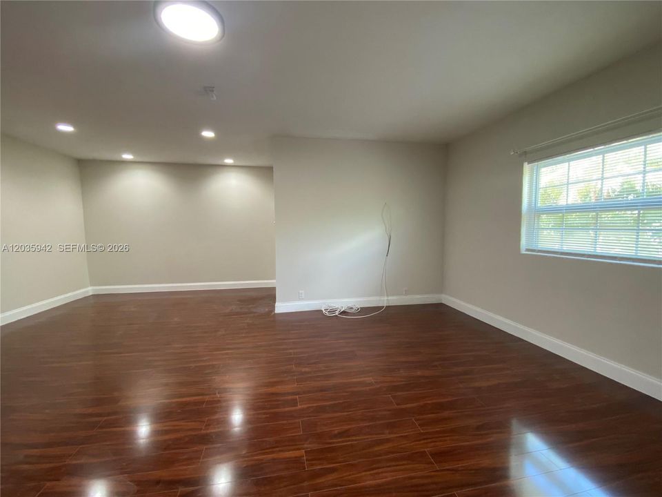 For Rent: $5,600 (5 beds, 3 baths, 3040 Square Feet)