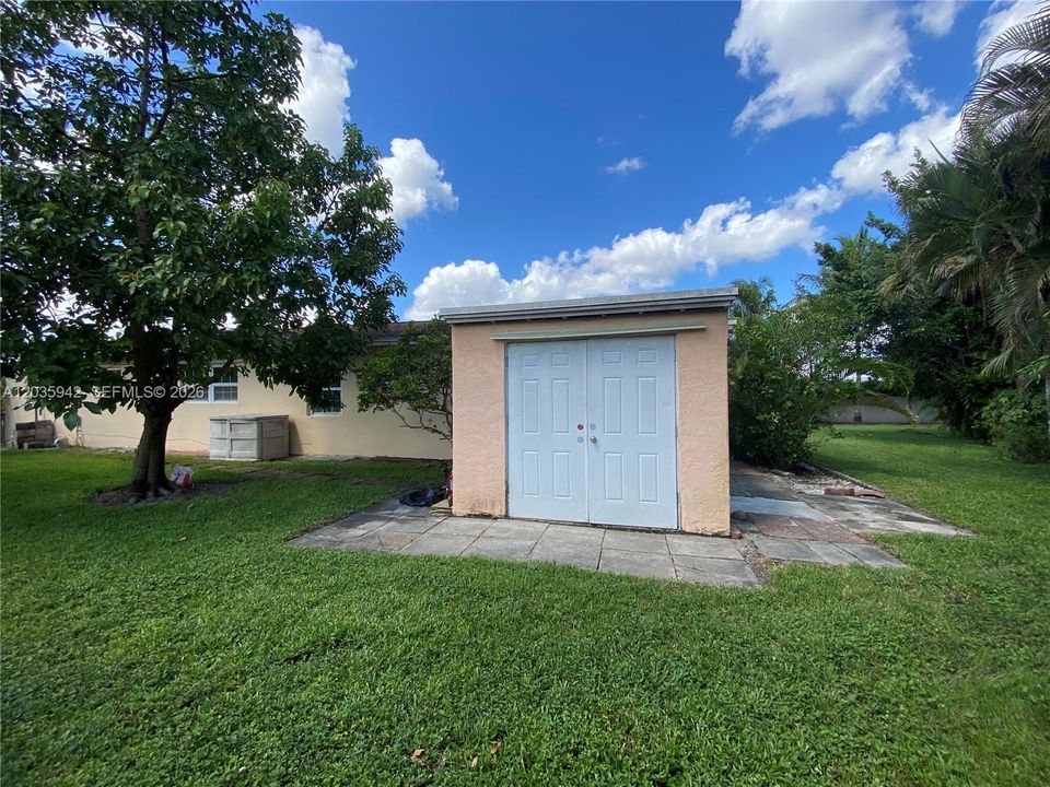 For Rent: $5,600 (5 beds, 3 baths, 3040 Square Feet)