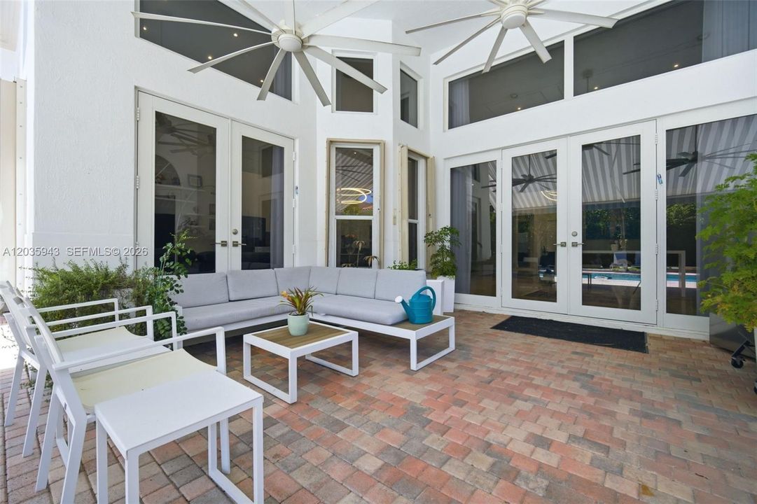 En Venta: $3,690,000 (5 camas, 3 baños, 3661 Pies cuadrados)
