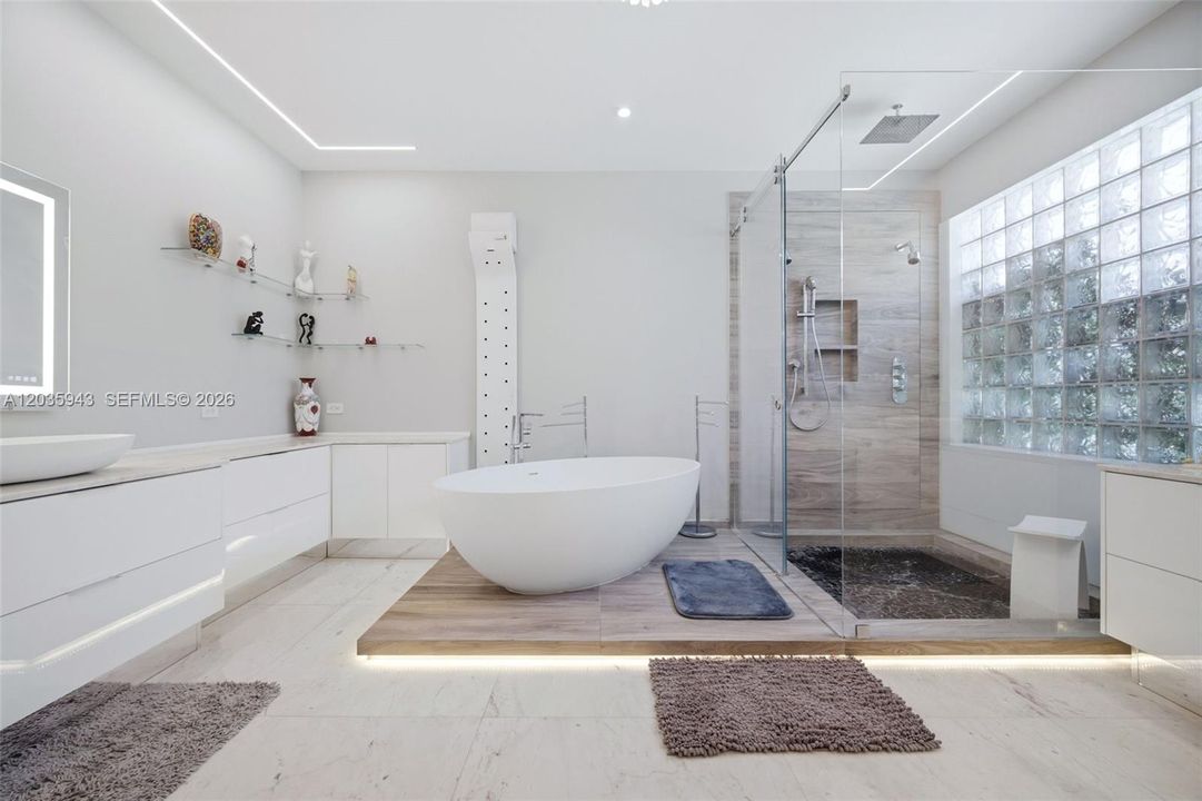 En Venta: $3,690,000 (5 camas, 3 baños, 3661 Pies cuadrados)