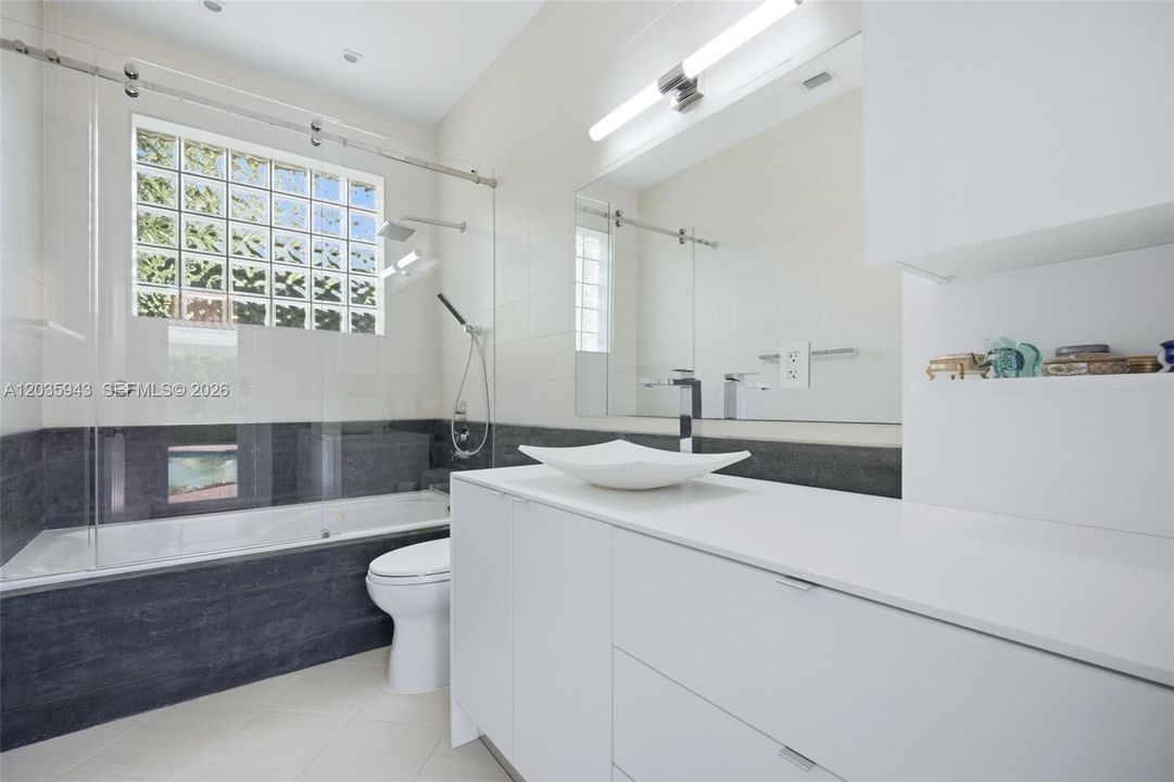 En Venta: $3,690,000 (5 camas, 3 baños, 3661 Pies cuadrados)
