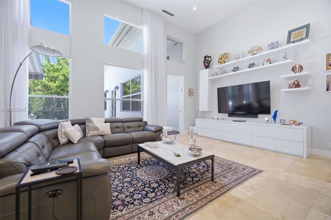 En Venta: $3,690,000 (5 camas, 3 baños, 3661 Pies cuadrados)