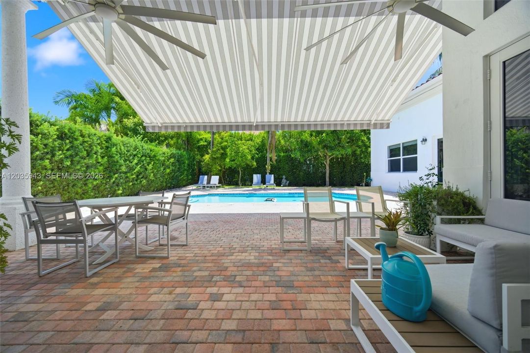En Venta: $3,690,000 (5 camas, 3 baños, 3661 Pies cuadrados)