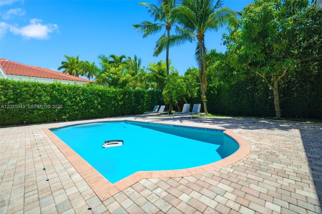 En Venta: $3,690,000 (5 camas, 3 baños, 3661 Pies cuadrados)