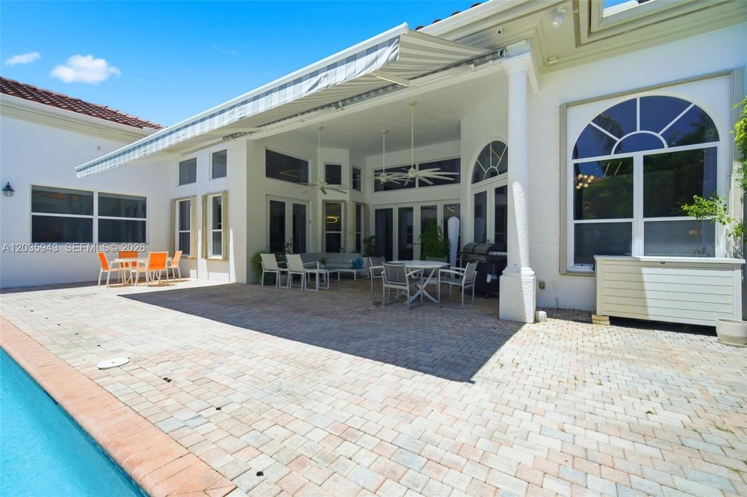 En Venta: $3,690,000 (5 camas, 3 baños, 3661 Pies cuadrados)