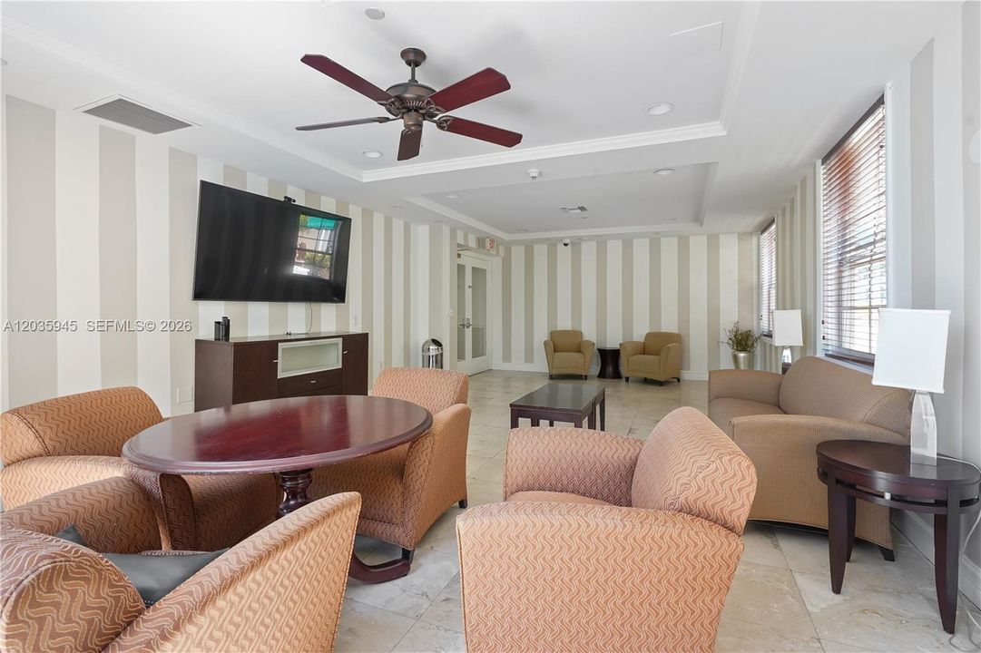 En Venta: $320,000 (1 camas, 1 baños, 816 Pies cuadrados)
